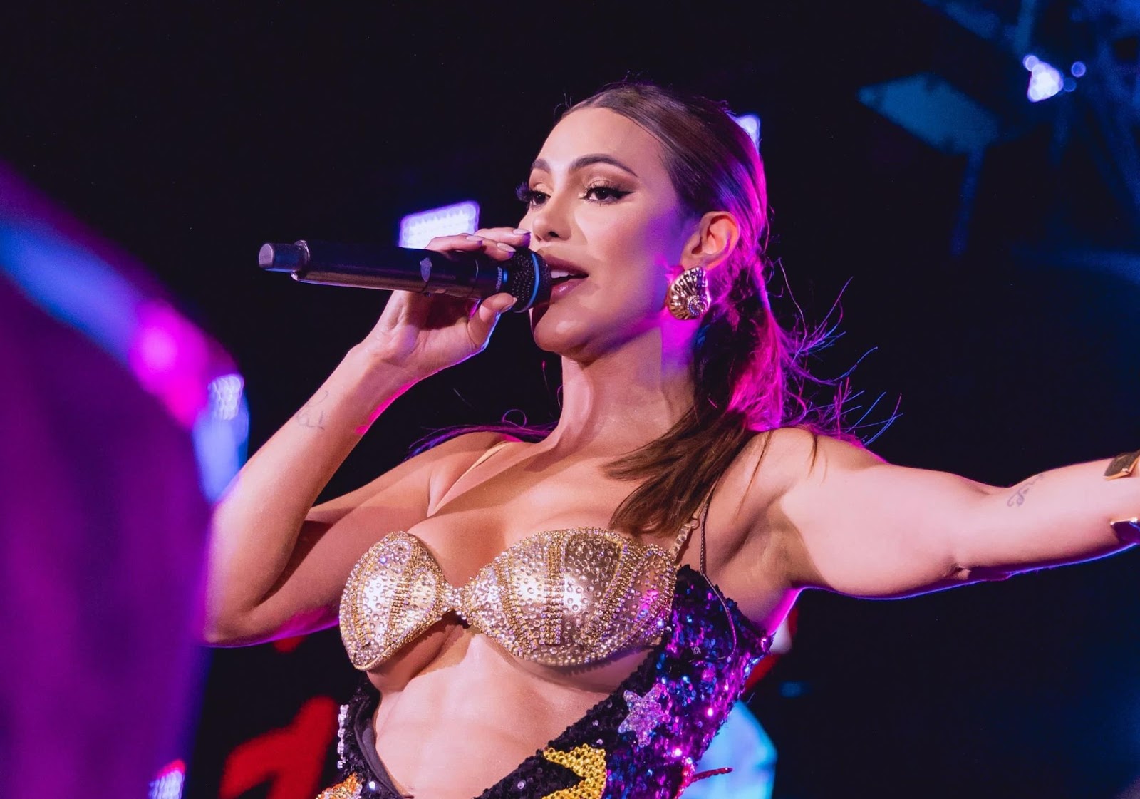 Vina Calmon agita o Navio do Gigante e é prestigiada por celebridades