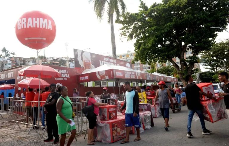 Quanto custa comer e beber no Carnaval de Salvador 2025; Veja os valores