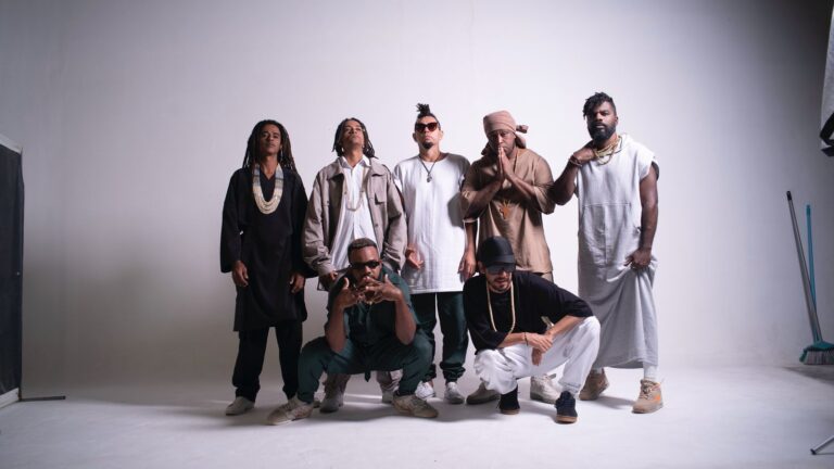 OQuadro se apresenta em Salvador na Praça Tereza Batista (Foto: Reprodução)