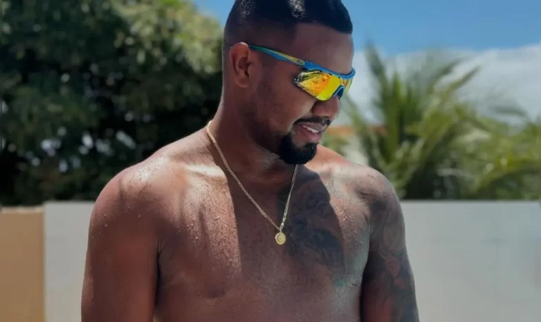 Em Maceió, Ex-BBB Davi Brito aparece cantando em roda de samba (Foto: Reprodução)