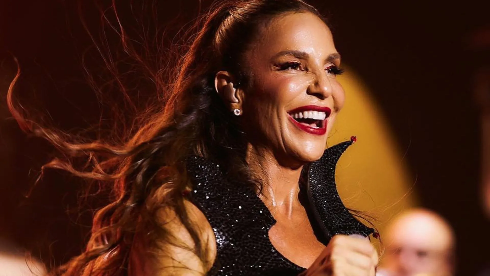 Vampirinha: Ivete Sangalo é denunciada ao MP-BA após apresentação com criança em show