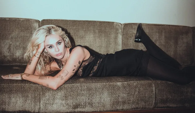 Miley Cyrus estreia novo álbum com 6,2 milhões de streams no Spotify